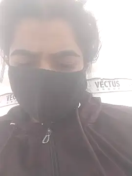 Qxriya online show from 11-23-25, 09:42