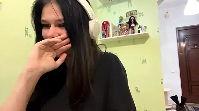 TraceeSchutt online show from 12-03-25, 08:29