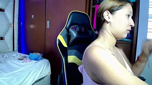 Couple wildd  online show from 12-21-25, 08:27