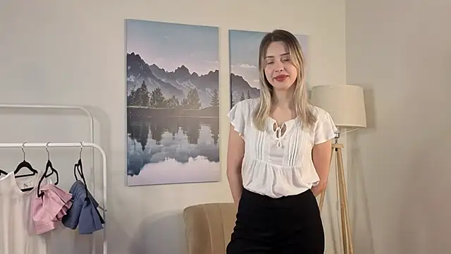 Snapshot of ElaneHamper chatting on 11-23-25, 07:41 ElaneHamper online show from 11-23-25, 07:41