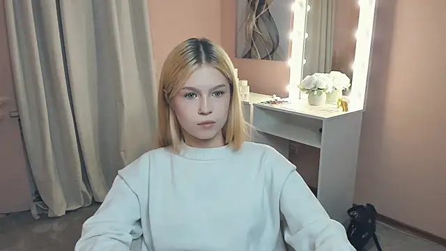 Snapshot of CleoraSlyter chatting on 11-24-25, 03:34 CleoraSlyter online show from 11-24-25, 03:34