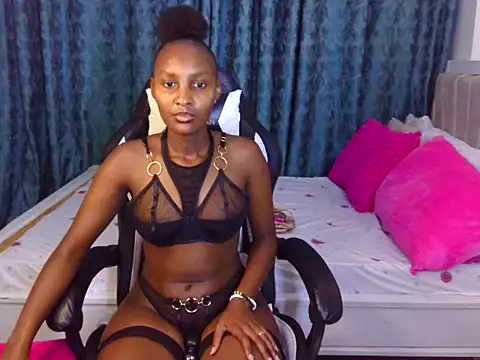 Snapshot of emma-112 chatting on 12-20-25, 06:15 emma-112 online show from 12-20-25, 06:15