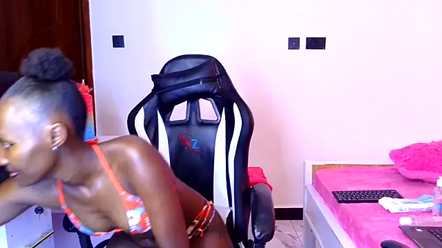 Snapshot of emma-112 chatting on 02-02-26, 05:39 emma-112 online show from 02-02-26, 05:39