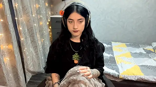 Meowluly online show from 12-03-25, 09:24