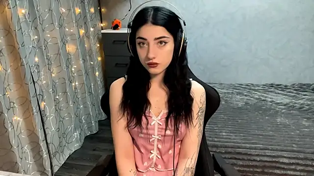 Meowluly online show from 12-04-25, 09:45