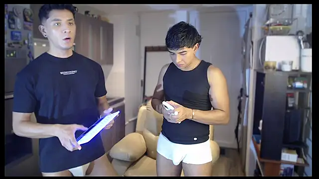 Snapshot of soyleonardo1 chatting on 11-28-25, 06:49 soyleonardo1 online show from 11-28-25, 06:49