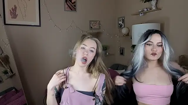 MoonMikasa online show from 11-25-25, 09:26