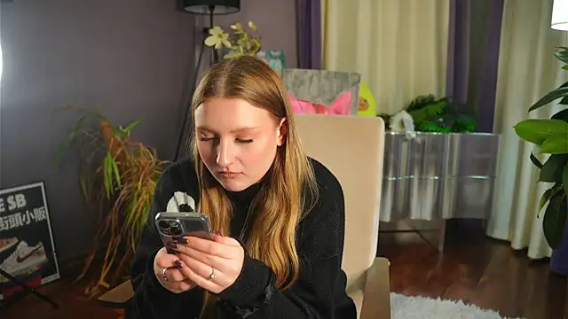 Snapshot of MitsukoBaral chatting on 11-25-25, 12:49 MitsukoBaral online show from 11-25-25, 12:49