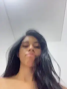 Miia moonn online show from 12-21-25, 11:28