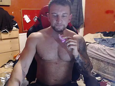 kiltedbody online show from 11-24-25, 06:51