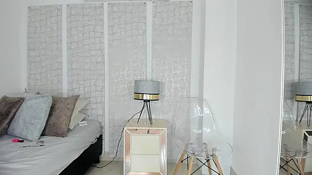 niicole steele  online show from 12-05-25, 08:05