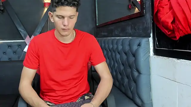 Snapshot of Erick_white chatting on 12-18-25, 01:28 Erick white online show from 12-18-25, 01:28