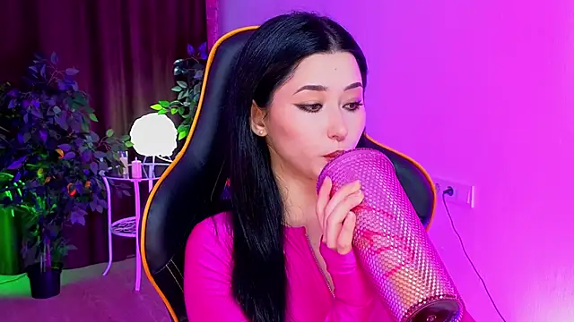 Snapshot of RedMidnight chatting on 02-19-26, 09:00 RedMidnight online show from 02-19-26, 09:00