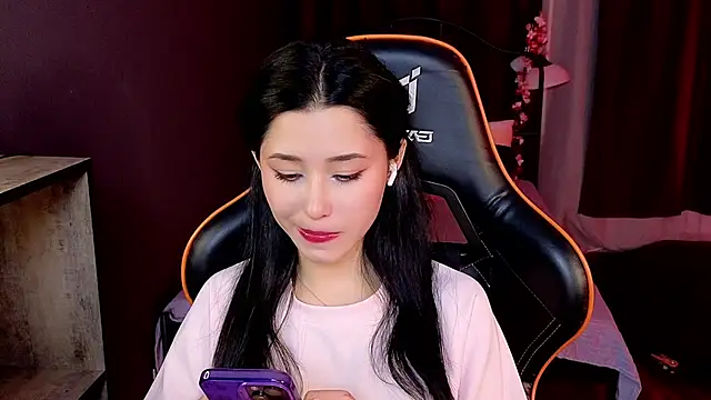 Snapshot of RedMidnight chatting on 02-25-26, 08:29 RedMidnight online show from 02-25-26, 08:29