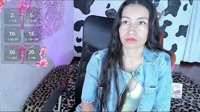 Snapshot of annie_smith22 chatting on 11-26-25, 08:43 annie smith22 online show from 11-26-25, 08:43