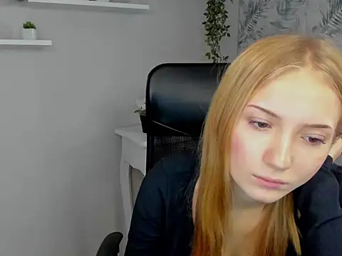 Snapshot of Chloeblonde18 chatting on 11-26-25, 10:27 Chloeblonde18 online show from 11-26-25, 10:27