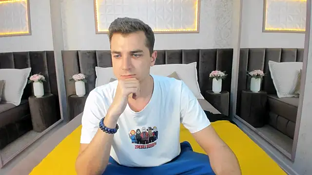 Snapshot of ThomasSmity chatting on 11-25-25, 05:35 ThomasSmity online show from 11-25-25, 05:35