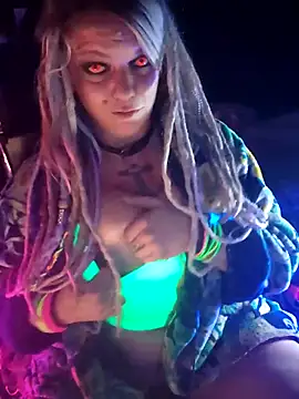 Snapshot of Horny_hippie chatting on 10-31-25, 05:30 Horny hippie online show from 10-31-25, 05:30