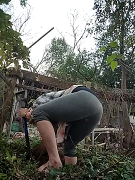 Snapshot of Horny_hippie chatting on 11-15-25, 10:04 Horny hippie online show from 11-15-25, 10:04