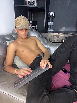 Isaac Collins  online show from 01-07-26, 04:37