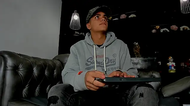 Isaac Collins  online show from 01-09-26, 04:04