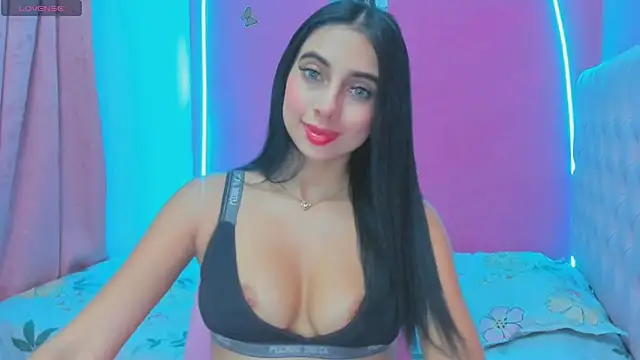 Snapshot of MiaCrimson chatting on 11-26-25, 04:13 MiaCrimson online show from 11-26-25, 04:13