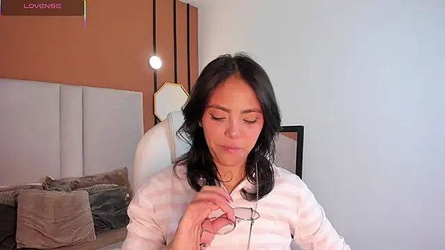 Snapshot of Scarlett_musik chatting on 01-16-26, 04:49 Scarlett musik online show from 01-16-26, 04:49