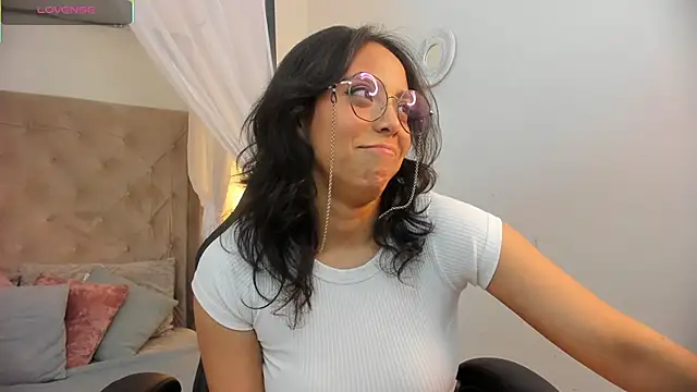 Snapshot of Scarlett_musik chatting on 02-05-26, 02:00 Scarlett musik online show from 02-05-26, 02:00