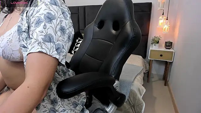 Snapshot of Scarlett_musik chatting on 02-21-26, 04:46 Scarlett musik online show from 02-21-26, 04:46