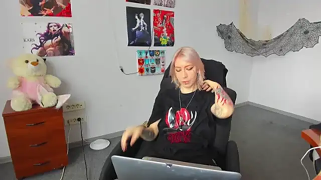 AuraliLi online show from 12-17-25, 10:21