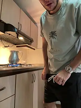 Snapshot of RicoValen chatting on 02-25-26, 11:14 RicoValen online show from 02-25-26, 11:14