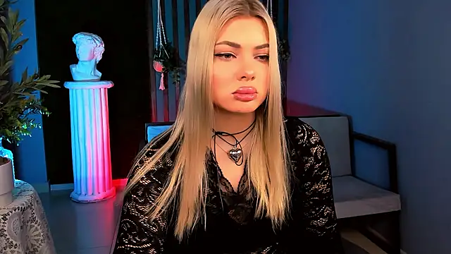 Snapshot of HyileyClark chatting on 02-10-26, 09:13 HyileyClark online show from 02-10-26, 09:13