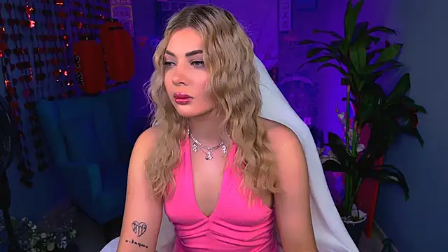 Snapshot of HyileyClark chatting on 02-22-26, 10:14 HyileyClark online show from 02-22-26, 10:14