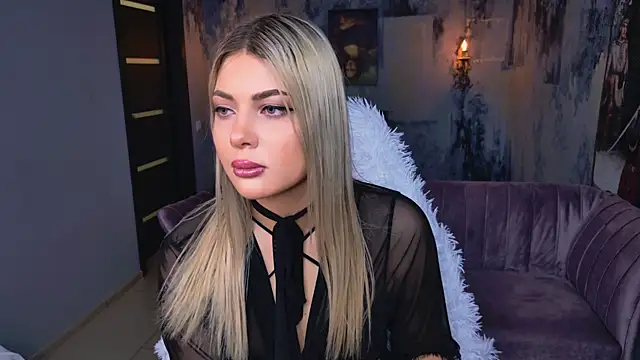 Snapshot of HyileyClark chatting on 03-04-26, 09:15 HyileyClark online show from 03-04-26, 09:15