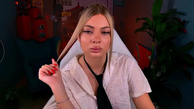 Snapshot of HyileyClark chatting on 03-06-26, 09:17 HyileyClark online show from 03-06-26, 09:17