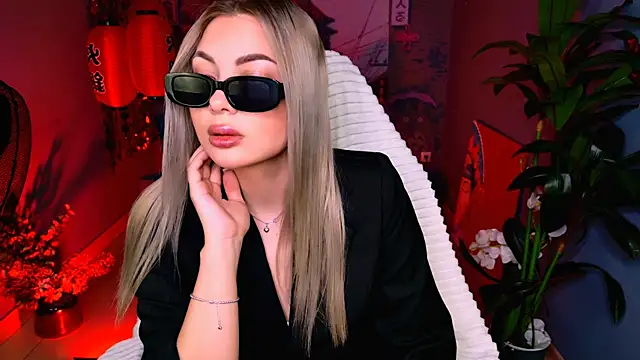 Snapshot of HyileyClark chatting on 03-24-26, 09:47 HyileyClark online show from 03-24-26, 09:47