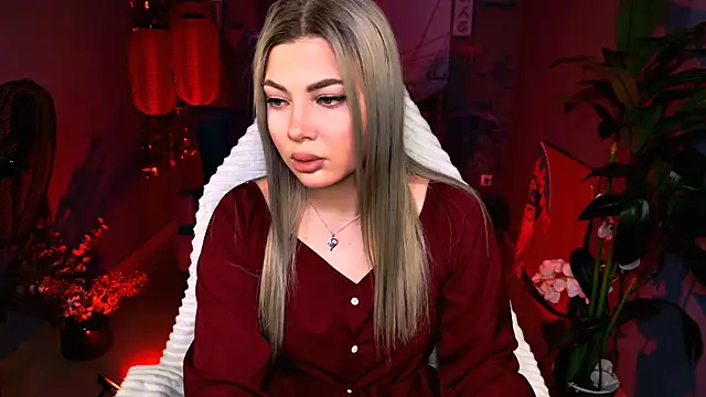 Snapshot of HyileyClark chatting on 03-25-26, 09:15 HyileyClark online show from 03-25-26, 09:15