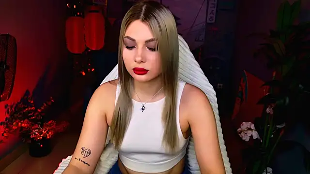 Snapshot of HyileyClark chatting on 03-27-26, 09:21 HyileyClark online show from 03-27-26, 09:21