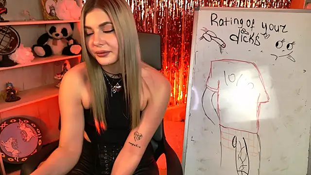 Snapshot of HyileyClark chatting on 04-04-26, 09:56 HyileyClark online show from 04-04-26, 09:56