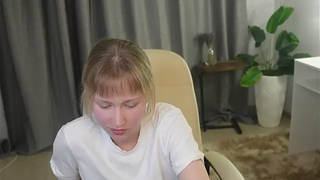 Snapshot of YoshieDevaney chatting on 11-27-25, 01:35 YoshieDevaney online show from 11-27-25, 01:35