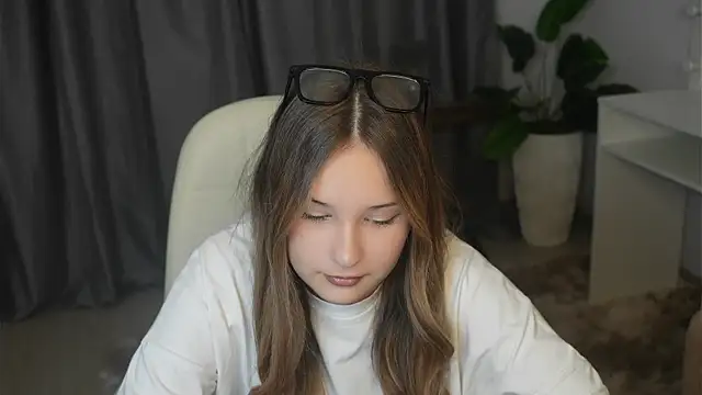 MarinaMarmolejo online show from 11-28-25, 01:03