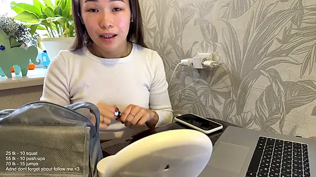 ShaeLucarell online show from 11-28-25, 07:11