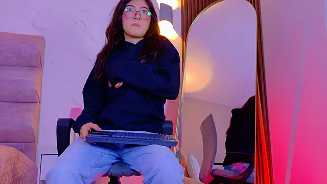 Mia Cullen online show from 02-05-26, 11:48