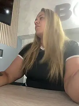 LoreinnFox online show from 03-29-26, 07:36