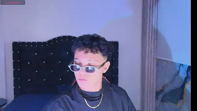 thian blakee online show from 11-30-25, 03:21