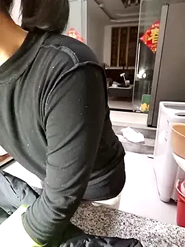 mimi2052 online show from 12-18-25, 12:27