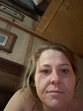 Snapshot of WhitNmike chatting on 12-18-25, 01:17 WhitNmike online show from 12-18-25, 01:17