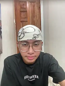 Snapshot of asiantwink0000 chatting on 02-07-26, 09:18 asiantwink0000 online show from 02-07-26, 09:18