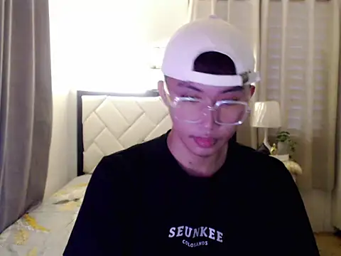 Snapshot of asiantwink0000 chatting on 02-08-26, 09:23 asiantwink0000 online show from 02-08-26, 09:23