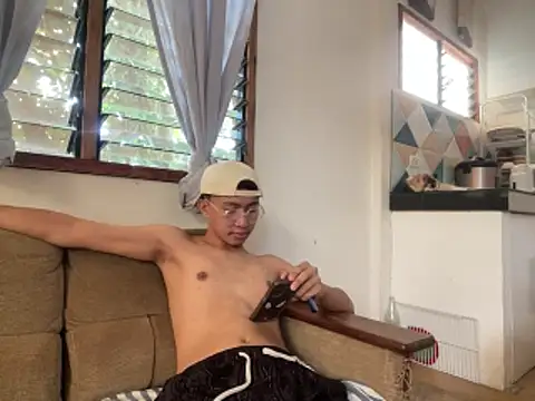 Snapshot of asiantwink0000 chatting on 02-10-26, 02:37 asiantwink0000 online show from 02-10-26, 02:37